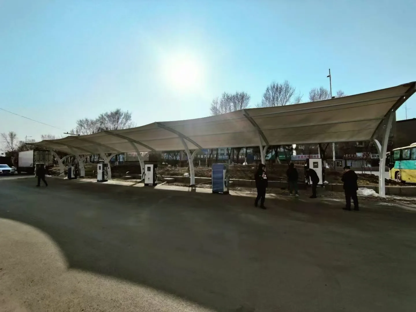 大巴场站车棚充电区
